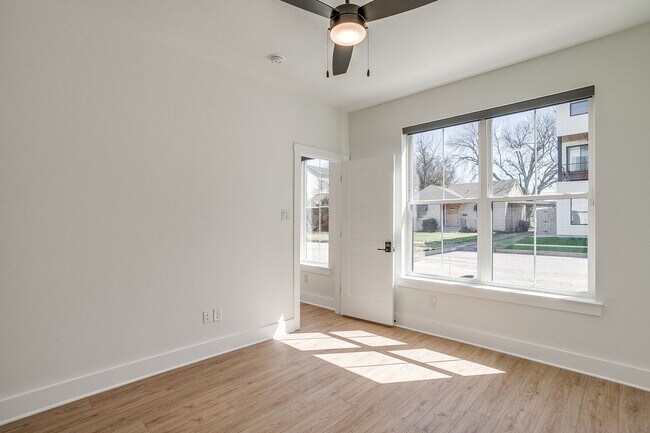 Building Photo - 2320 Benbrook Blvd