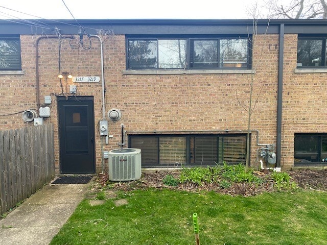 rear view - 3219 Central St