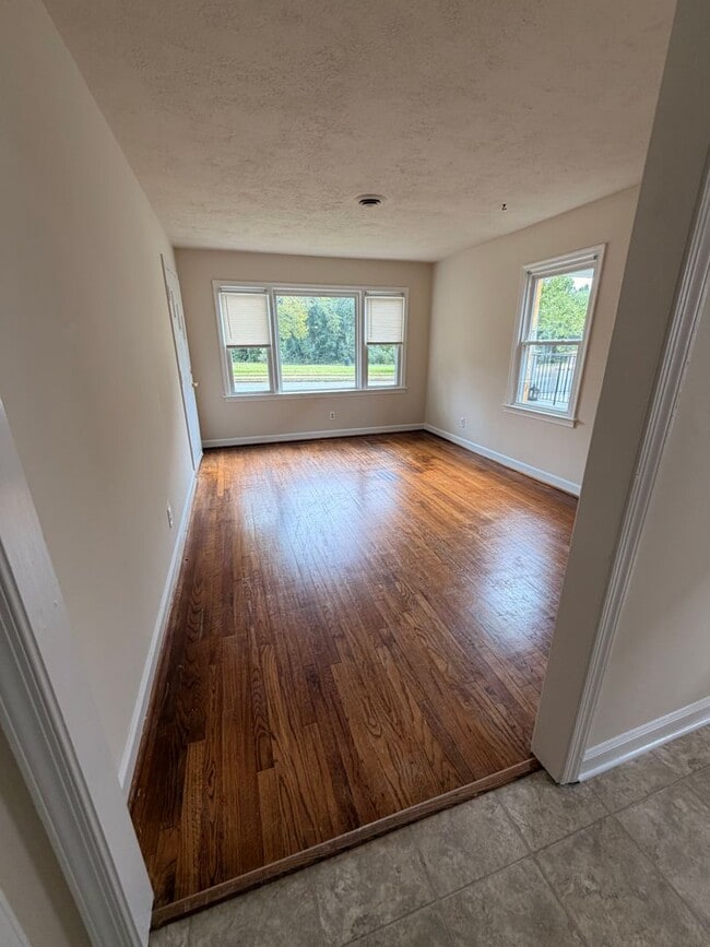 Building Photo - 1602 Fall Hill Ave