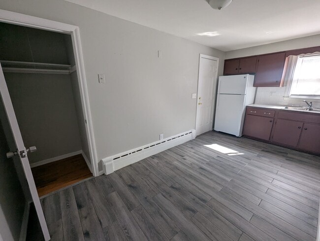 Building Photo - 641 Newhall St