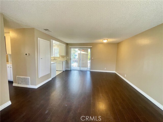 Building Photo - 907 N Dalton Ave