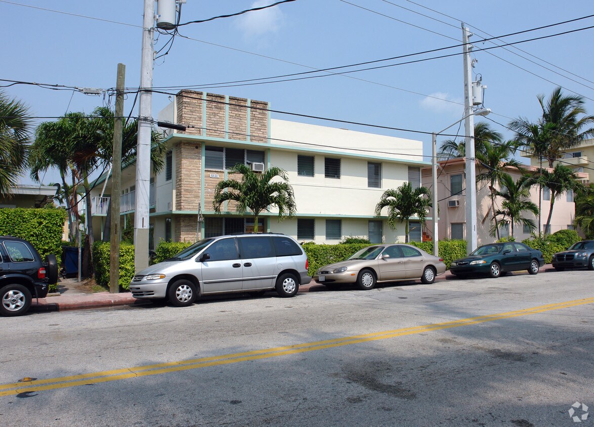 Building Photo - 8320 Byron Ave