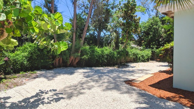 Building Photo - 3814 Periwinkle Ln
