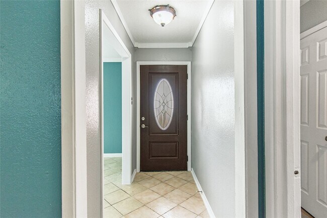 Foto del edificio - 12906 Southspring Dr