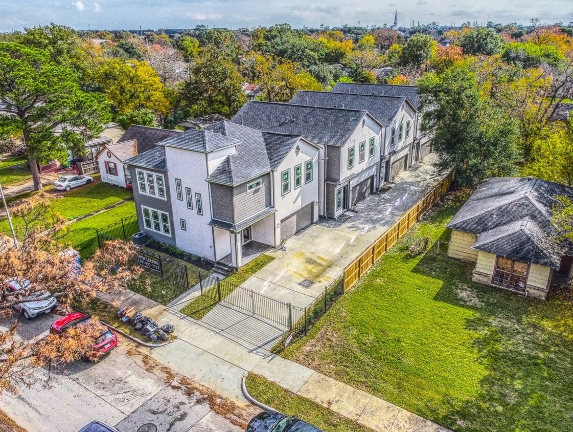 Primary Photo - 4924 Winnetka St