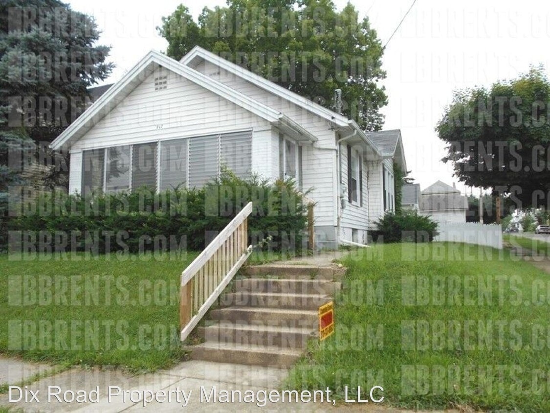 Primary Photo - 2 br, 1.5 bath House - 717 North D Street,
