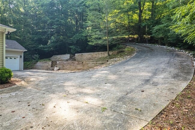 Building Photo - 218 River Dr