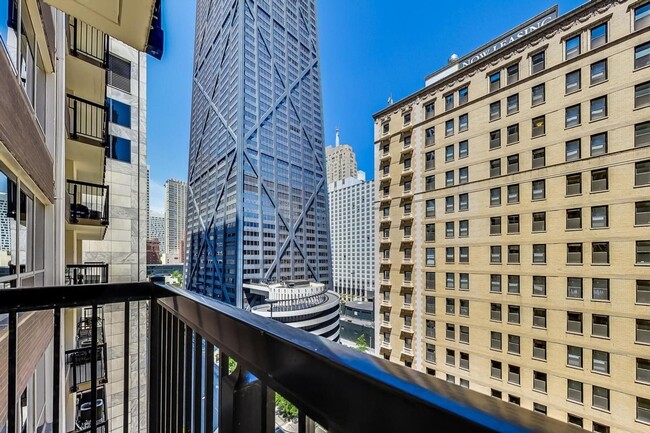 Foto del edificio - Charming 1BR Condo in Chicago