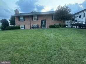 Building Photo - 600 Lancelot Ln