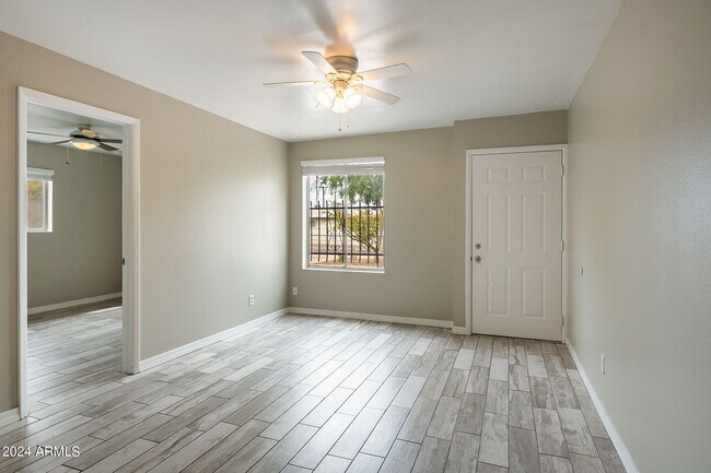 Foto del edificio - 1321 W 5th St