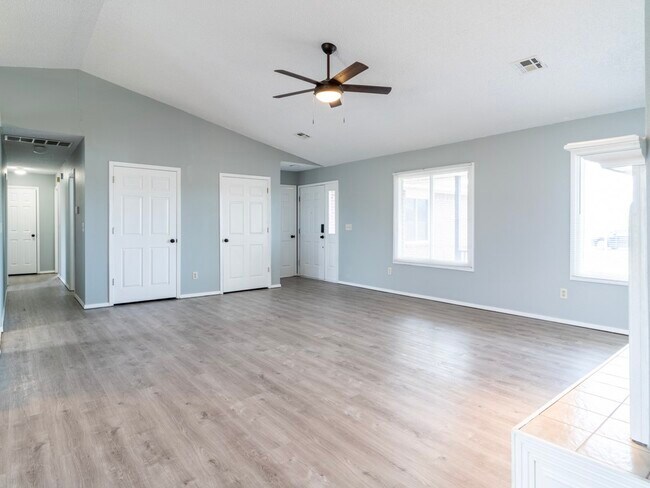 Foto del edificio - 2714 E Central Ave