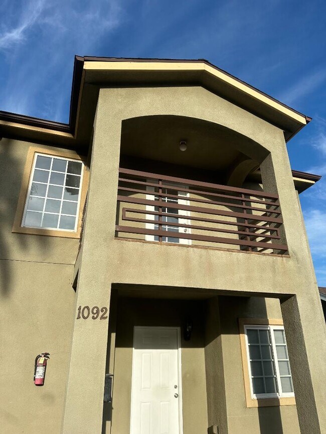 Foto del edificio - 1092 Lime Ave