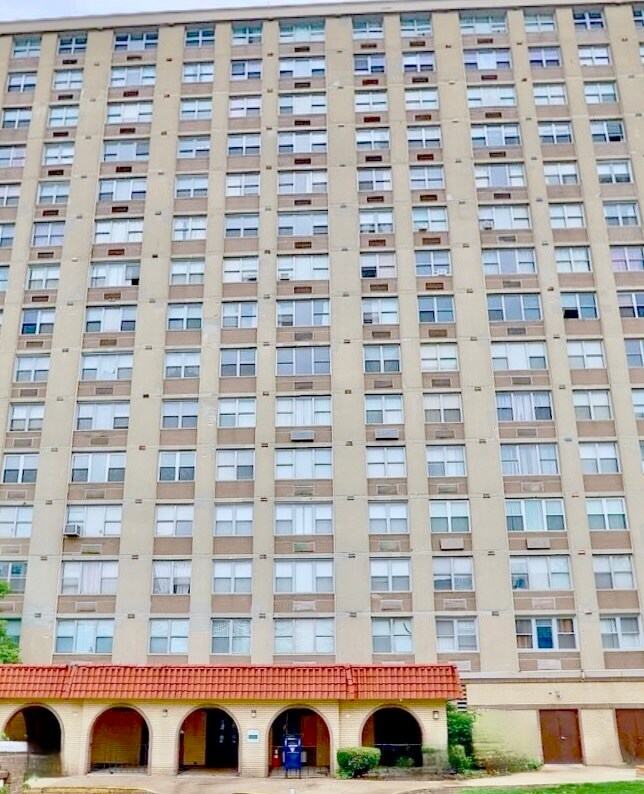 Foto principal - 4300 W Ford City Dr