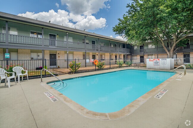 Piscina - Robinson Manor Apartments