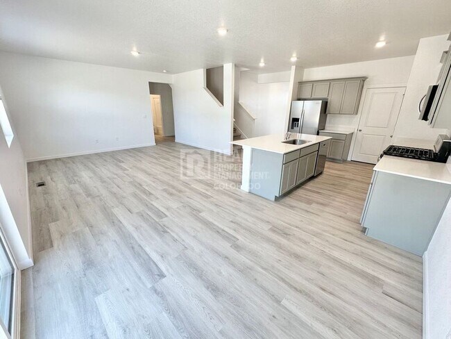 Foto del edificio - 778 N Clubview St