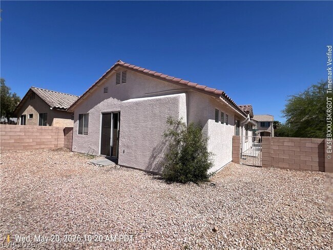 Foto del edificio - 8027 Sapphire Cove Ave