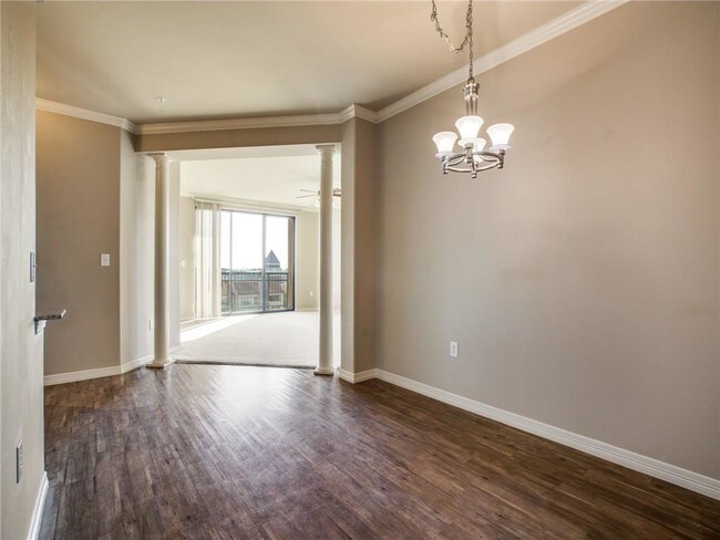 Building Photo - 330 E Las Colinas Blvd