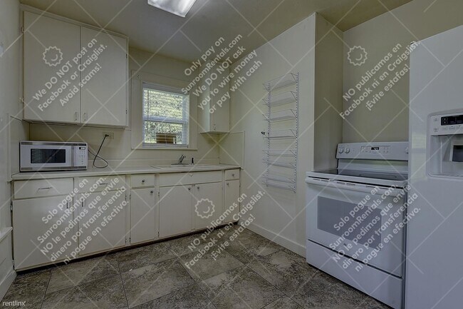 Foto del edificio - 2 br, 1 bath Triplex - 716 Rocky Ridge Flts