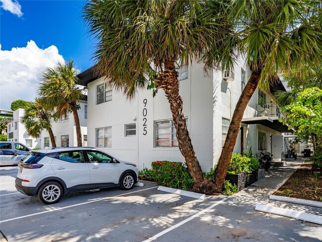 Foto del edificio - 9025 Harding Ave