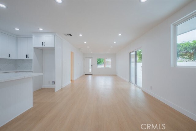 Foto del edificio - 7734 N Glenoaks Blvd