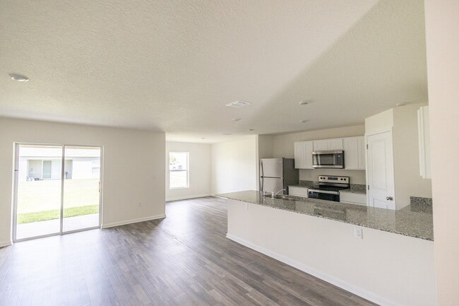 Building Photo - 677 Hillview Lp