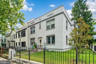 Building Photo - 1601 Isherwood St NE