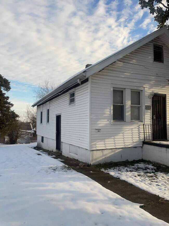 Foto del edificio - 6069 Harney Ave