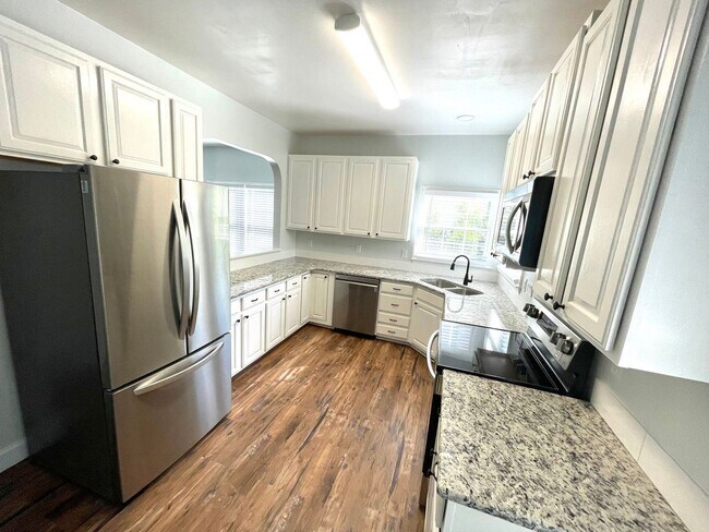 Building Photo - 4 br, 2.5 bath House - 717 Wakehurst Drive