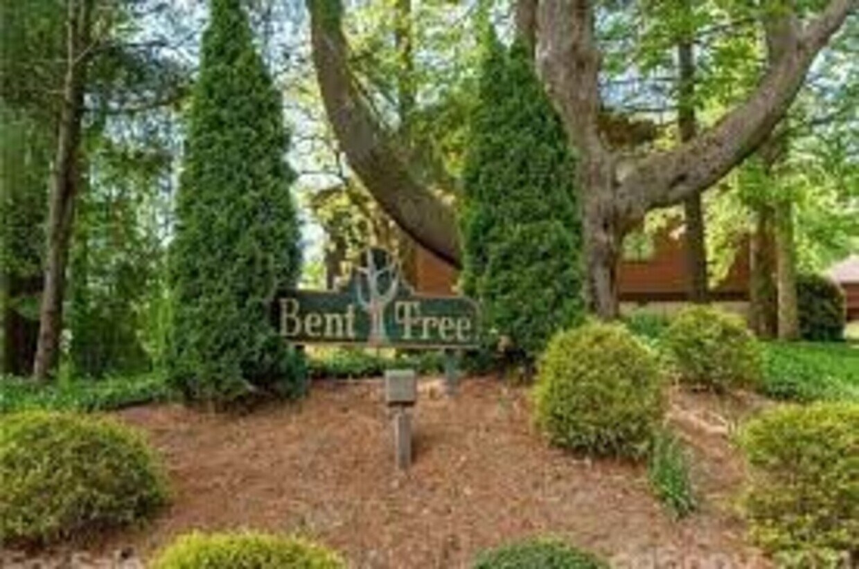125 Bent Tree Dr, Laurel Park, NC 28739 House Rental in Laurel Park