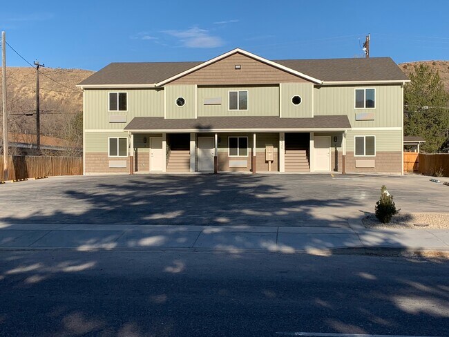 Building Photo - 1430 S 4th Ave