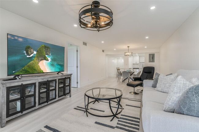 Foto del edificio - 411 S Hollybrook Dr