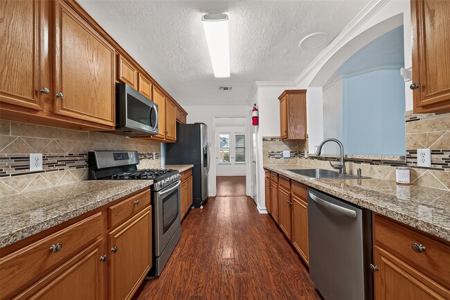 Building Photo - 9323 Eaglewood Shadows Ct