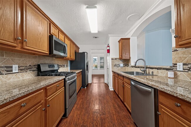 Foto del edificio - 9323 Eaglewood Shadows Ct