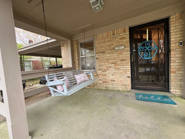 Photo - 3BD/2BA Home located in Colonial Acres!