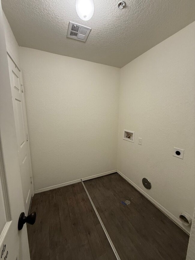 Building Photo - 4 Bedroom w/ Solar in Desert Sky!