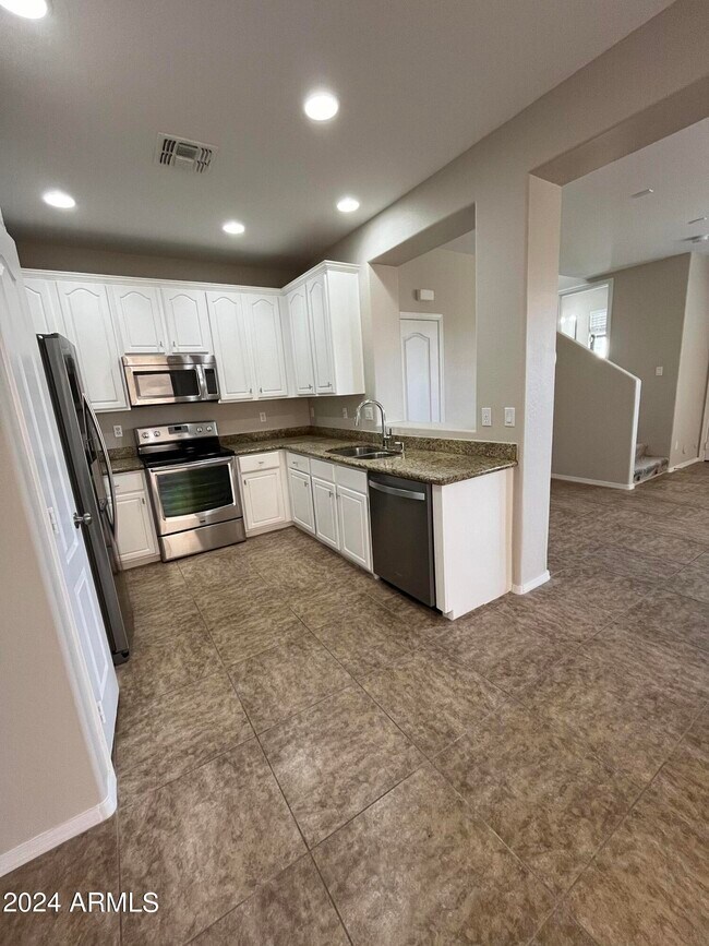 Foto del edificio - 7132 S 7th Ln