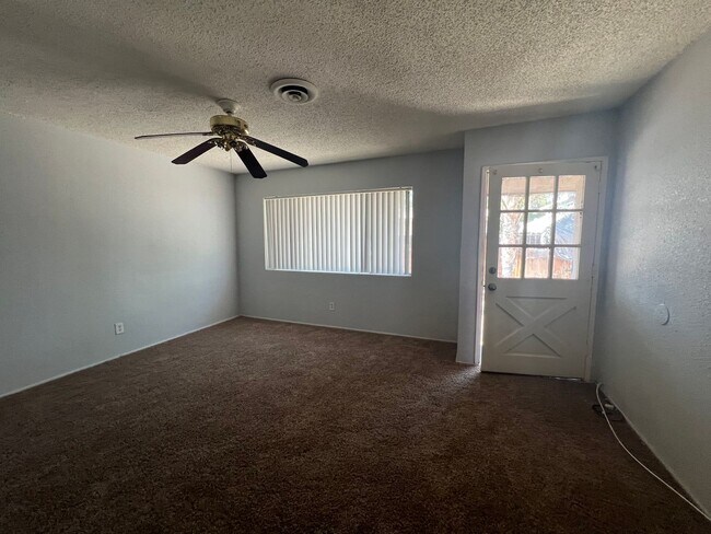 Foto del edificio - 229 S. Buena Vista