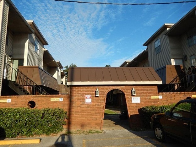 Primary Photo - 2509 Giuffrias Ave