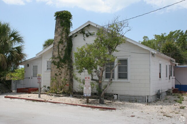 Building Photo - 5404 Calle de la Siesta