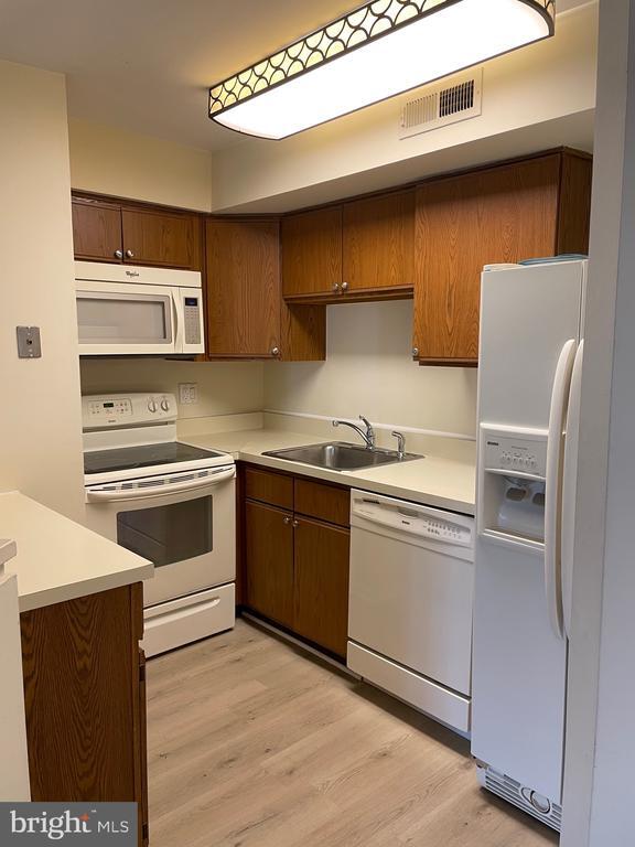 Foto del edificio - 45021 Bennett Pl
