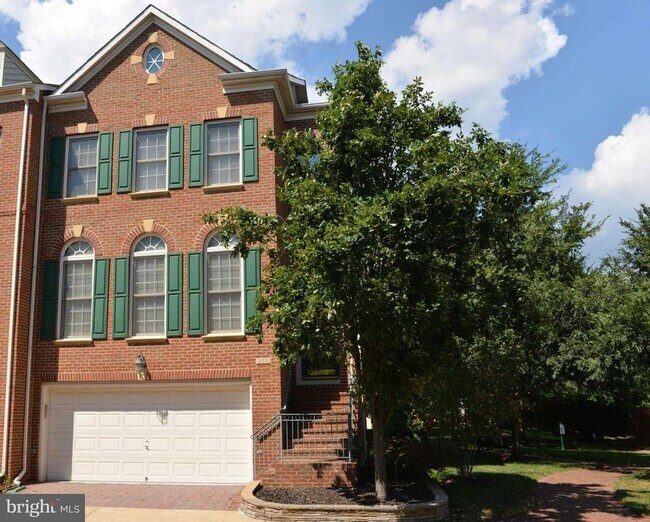 Building Photo - 259 Murtha St