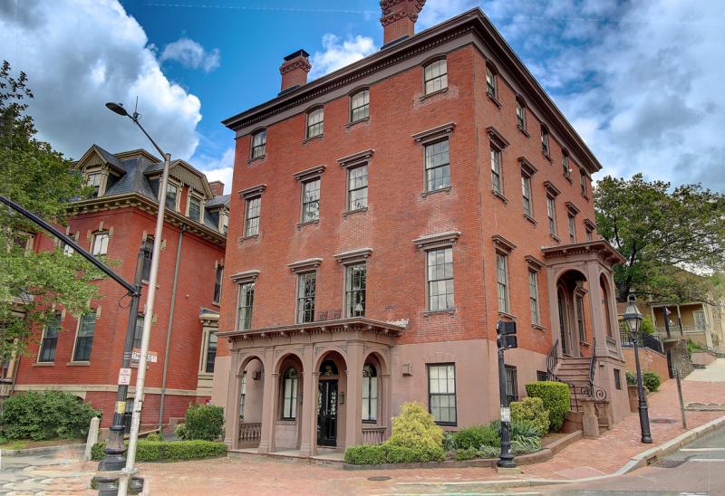Primary Photo - Exclusive Penthouse Apartment