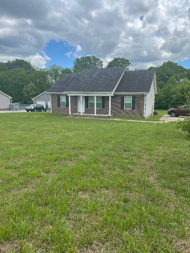 815 White Rd