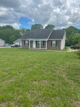 Building Photo - 815 White Rd