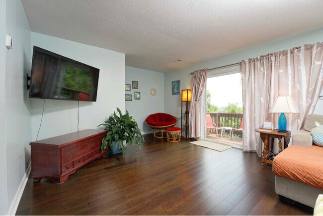 Foto del edificio - 123 Oakwood Rd