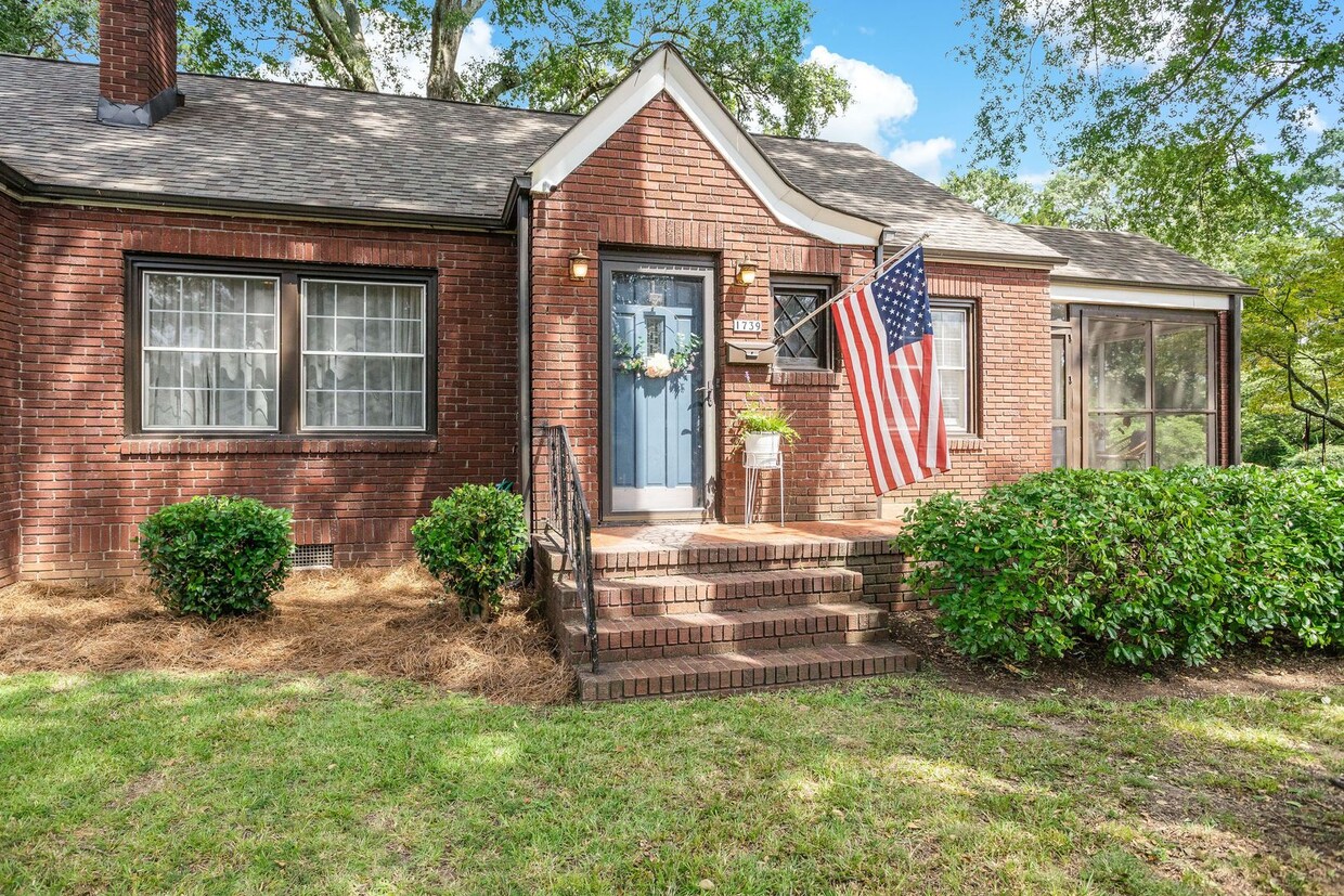 Class Brick Cottage with Modern Comforts in Historic Overbrook - Class Brick Cottage with Modern Comforts in Historic Overbrook