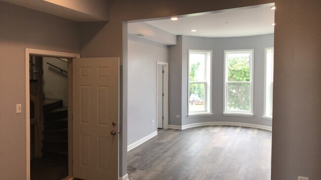 Foto del edificio - 2703 W Harrison St