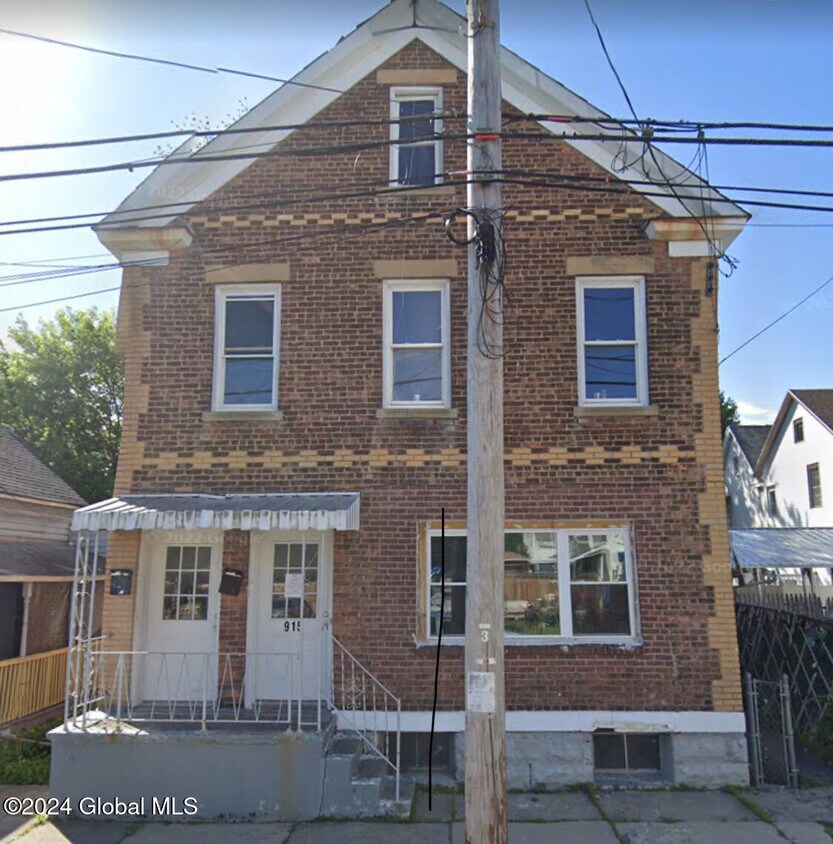 Primary Photo - 915 McClyman St