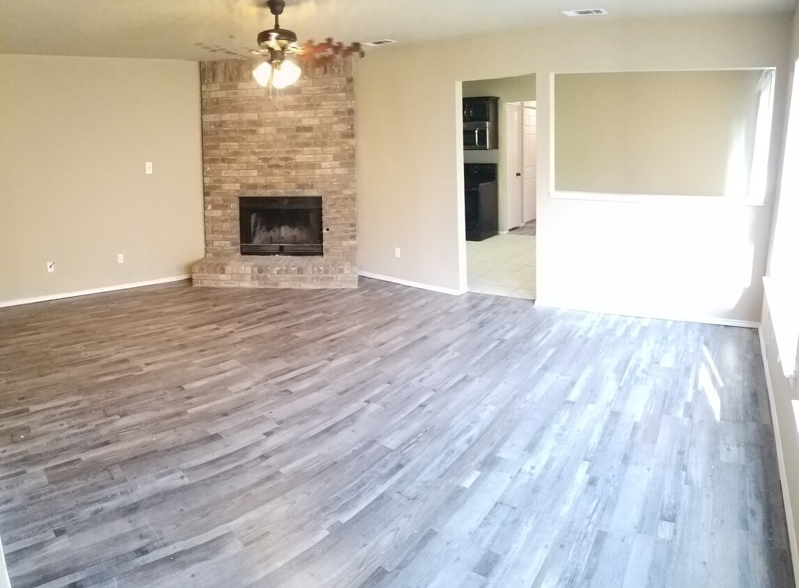 Building Photo - 2756 Sunset Strip Dr