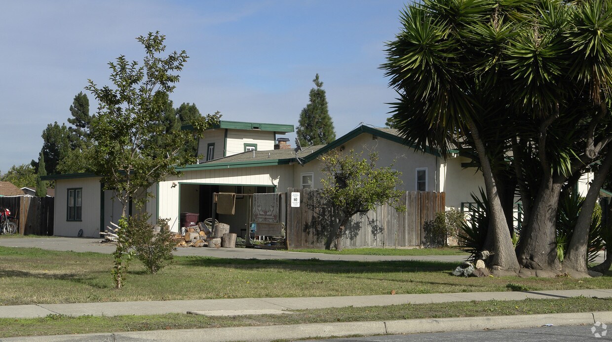 Foto del edificio - 38832 Birch St